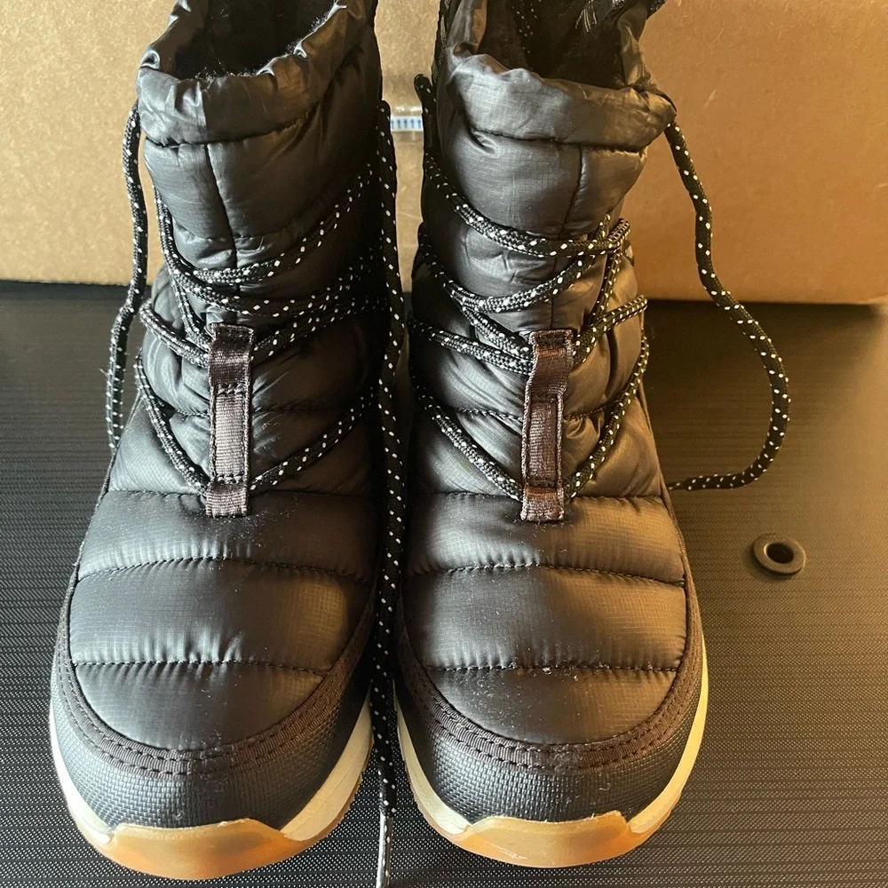 Shoes - Picture 2 of 7